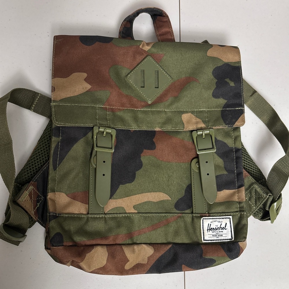 Herschel Backpack Camo Buckle Strap Front‎ Pocket 10x10 Canvas Casual